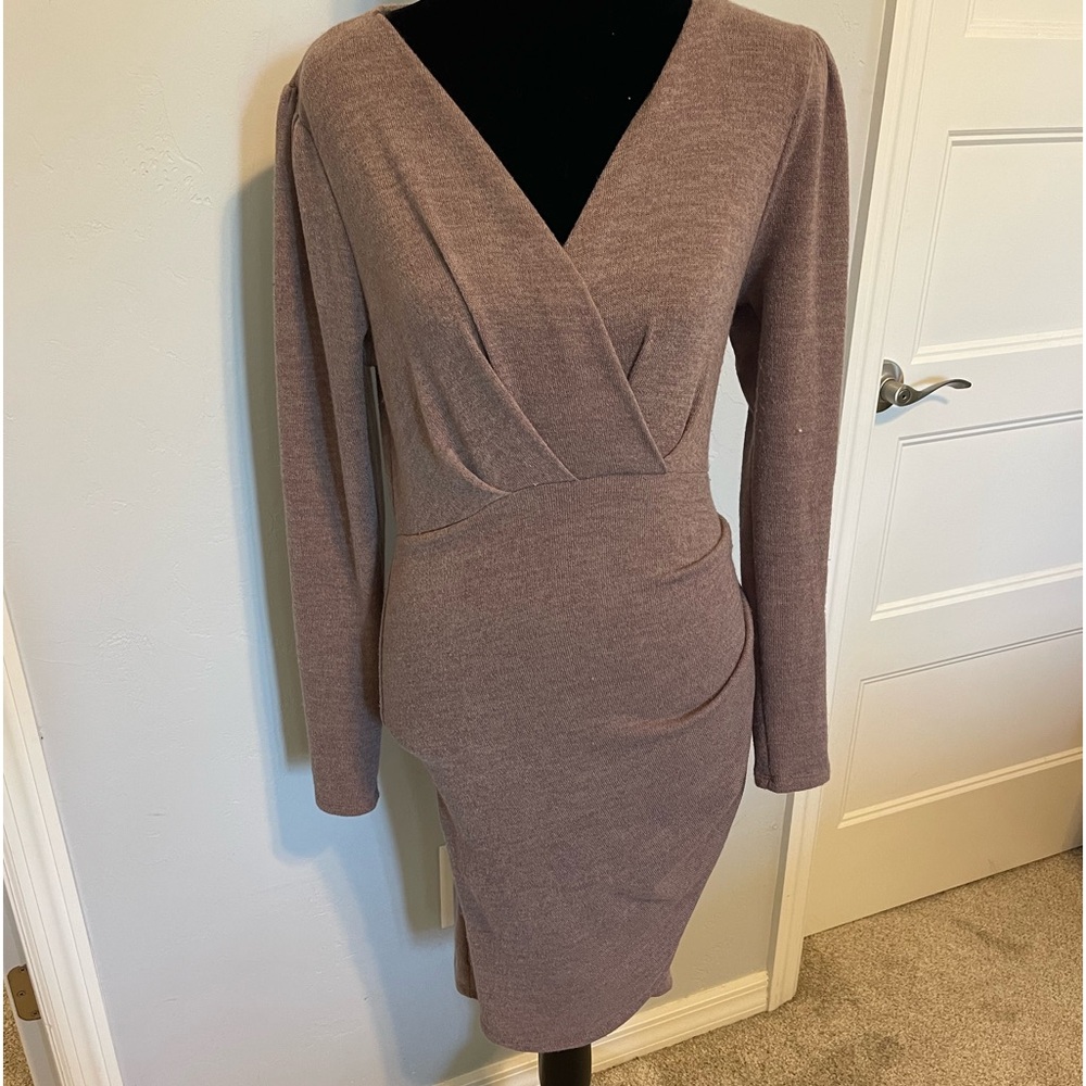 Nice sweater like dress. Great for the fall days ahead